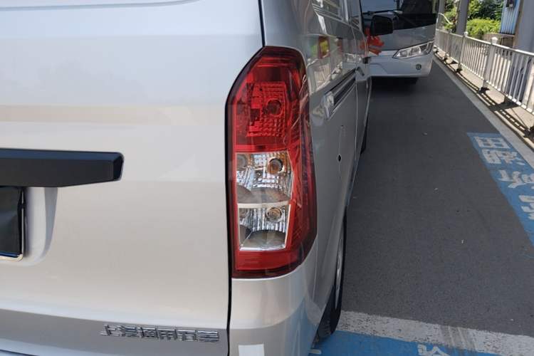 Used Wuling Rongguang V 2019 1.5L Window-Sealed Utility Model China VI LAR Right Rear Taillight