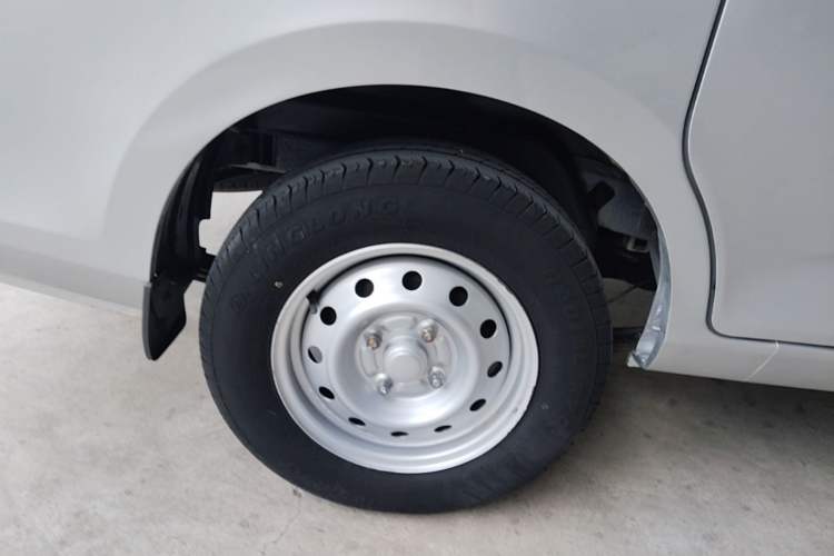 Used Wuling Rongguang V 2019 1.5L Window-Sealed Utility Model China VI LAR Right Rear Wheel Hub