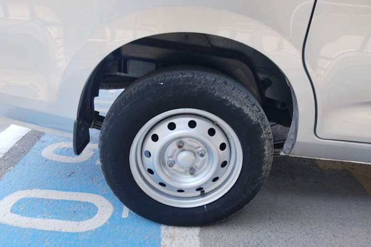Used Wuling Rongguang V 2019 1.5L Window-Sealed Utility Model China VI LAR Right Rear Wheel Hub