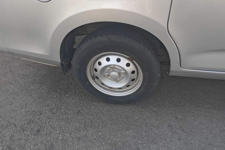 Used Wuling Rongguang V 2019 1.5L Window-Sealed Utility Model China VI LAR Right Rear Wheel Hub