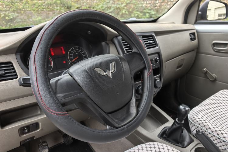 Used Wuling Rongguang V 2019 1.5L Practical Model China VI LAR Steering Wheel