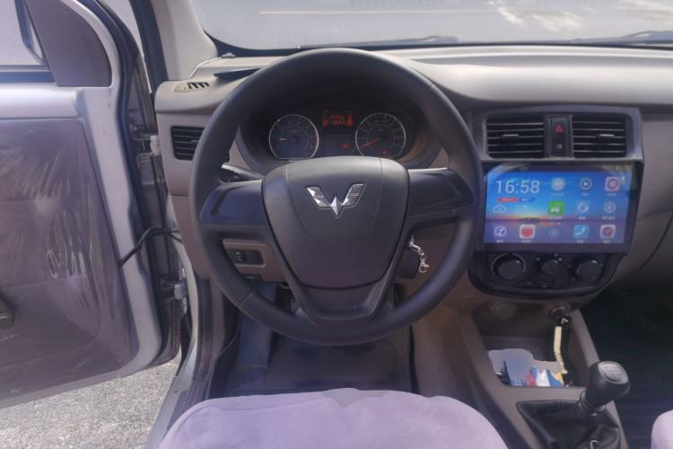 Used Wuling Rongguang V 2019 1.5L Practical Model China VI LAR Steering Wheel