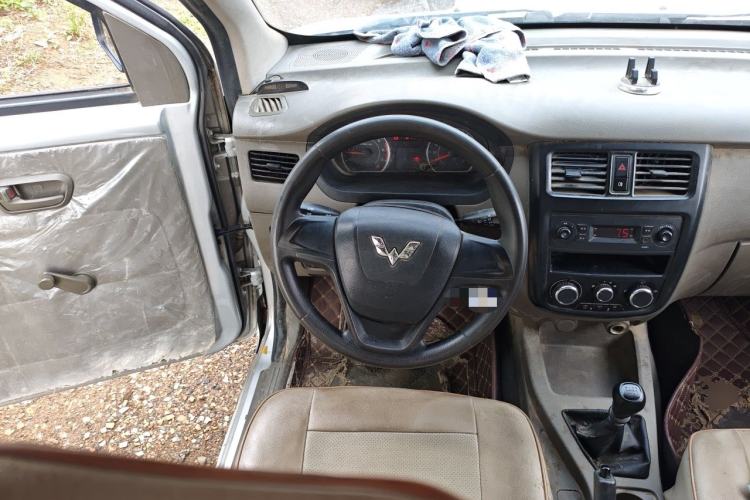 Used Wuling Rongguang V 2019 1.5L Window-Sealed Utility Model China VI LAR Steering Wheel