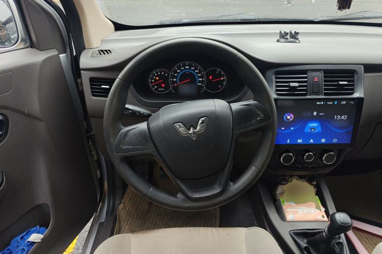 Used Wuling Rongguang V 2019 1.5L Standard Version China VI LAR Steering Wheel