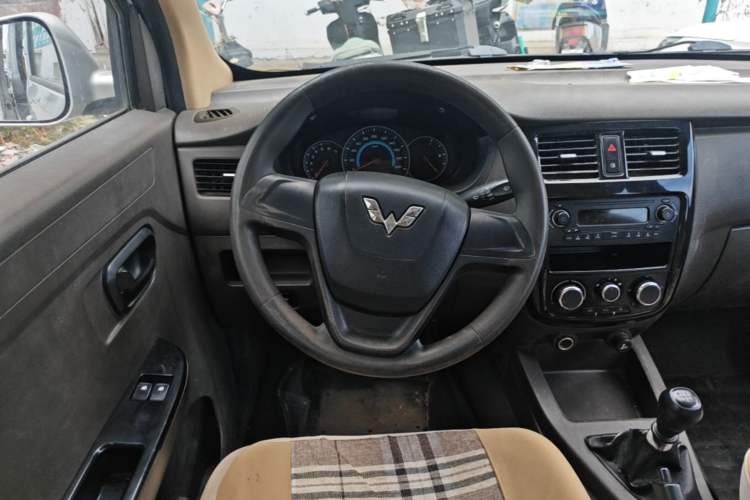 Used Wuling Rongguang V 2019 1.5L Standard Version China VI LAR Steering Wheel