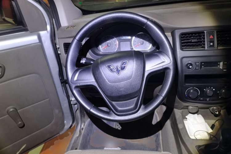Used Wuling Rongguang V 2019 1.5L Practical Model China VI LAR Steering Wheel