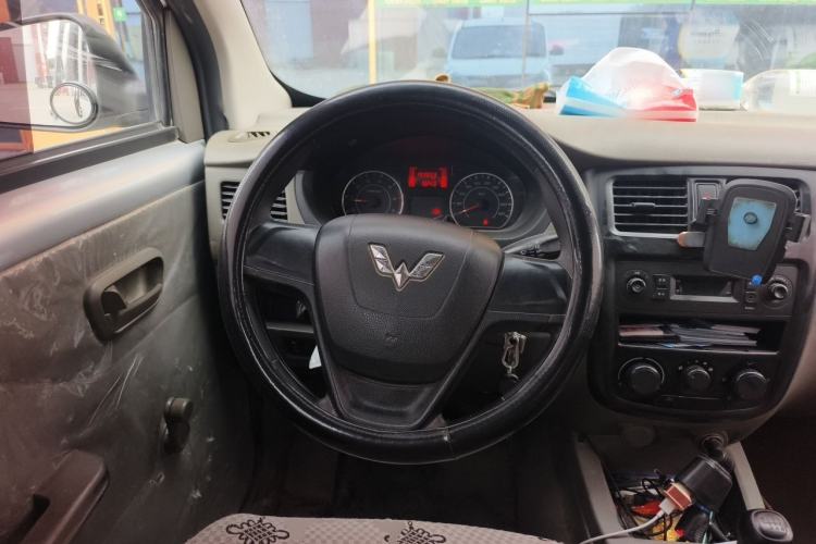 Used Wuling Rongguang V 2019 1.5L Practical Model China VI LAR Steering Wheel