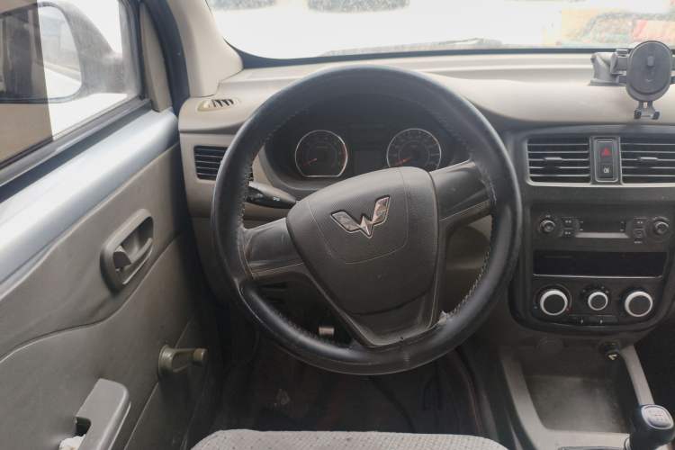 Used Wuling Rongguang V 2019 1.5L Practical Model China VI LAR Steering Wheel
