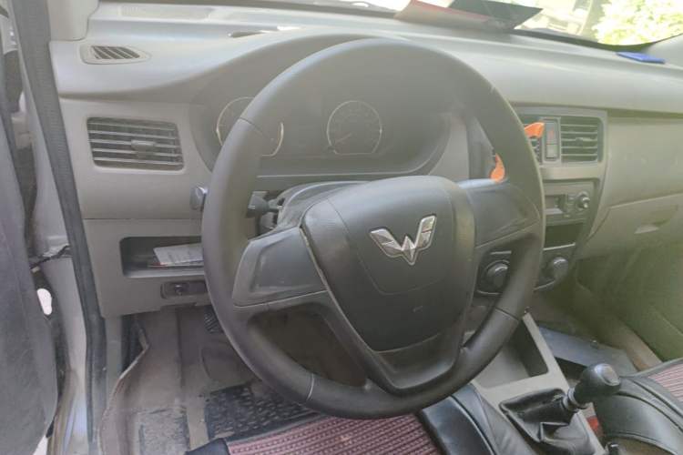 Used Wuling Rongguang V 2019 1.5L Window-Sealed Utility Model China VI LAR Steering Wheel
