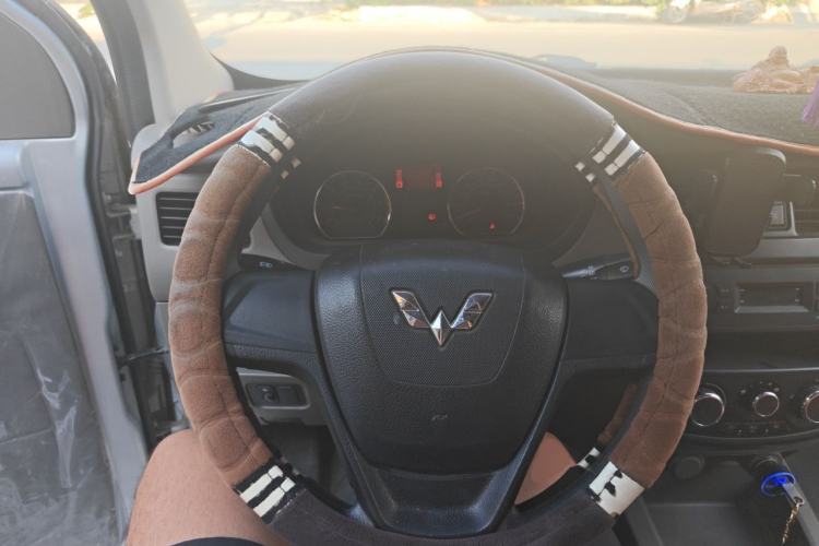 Used Wuling Rongguang V 2019 1.5L Window-Sealed Utility Model China VI LAR Steering Wheel