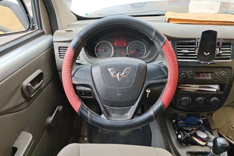 Used Wuling Rongguang V 2019 1.5L Practical Model China VI LAR Steering Wheel