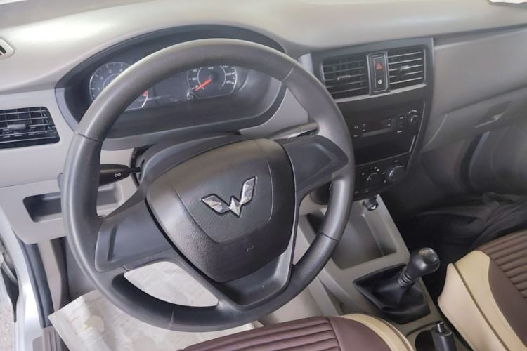 Used Wuling Rongguang V 2019 1.5L Window-Sealed Utility Model China VI LAR Steering Wheel