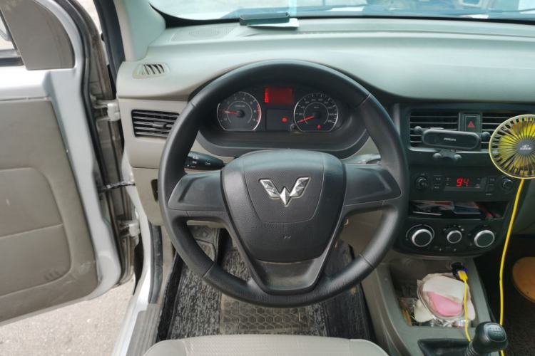 Used Wuling Rongguang V 2019 1.5L Practical Model China VI LAR Steering Wheel