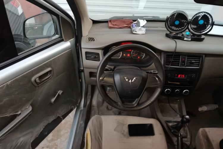 Used Wuling Rongguang V 2019 1.5L Practical Model China VI LAR Steering Wheel