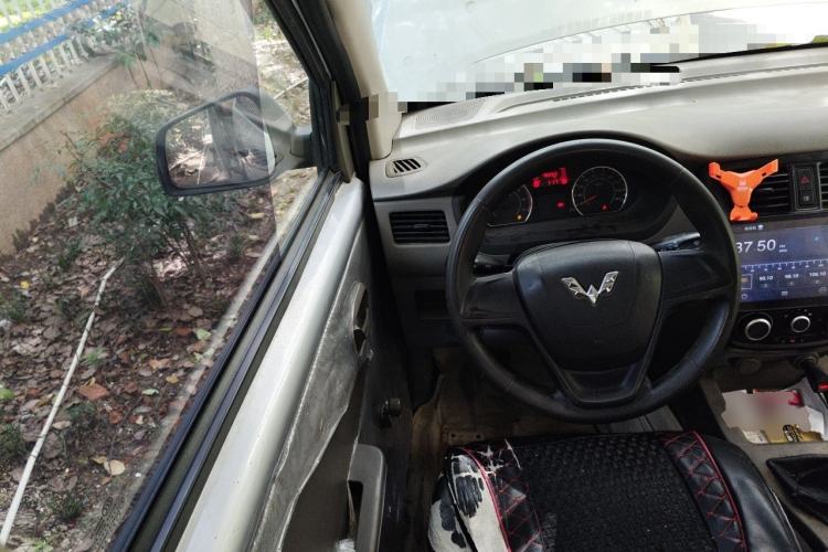 Used Wuling Rongguang V 2019 1.5L Practical Model China VI LAR Steering Wheel