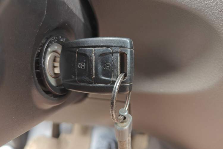 Used Wuling Rongguang V 2019 1.5L Standard Version China VI LAR Vehicle Key