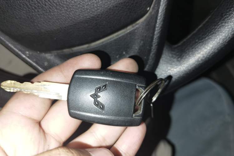 Used Wuling Rongguang V 2019 1.5L Window-Sealed Utility Model China VI LAR Vehicle Key