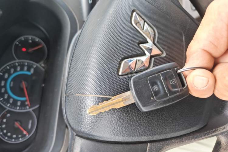 Used Wuling Rongguang V 2019 1.5L Standard Version China VI LAR Vehicle Key