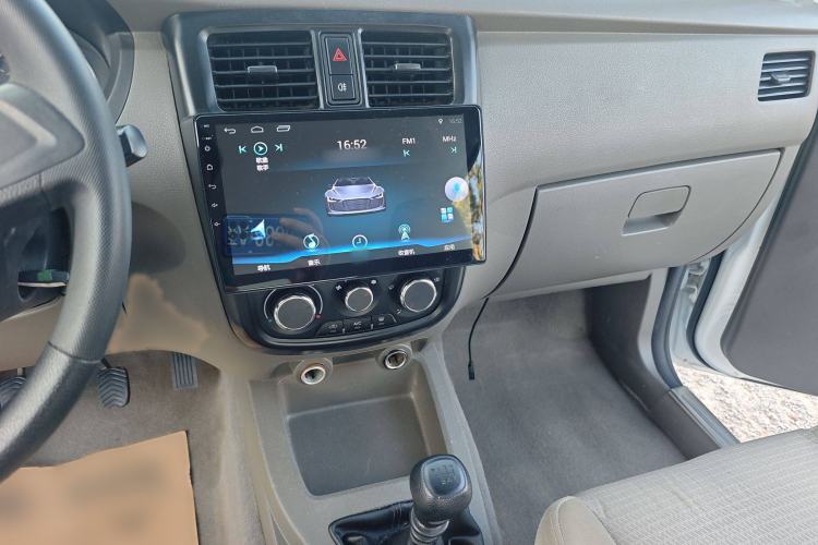 Used Wuling Rongguang V 2019 1.5L Window-Sealed Utility Model China VI LAR Audio And AC Panel