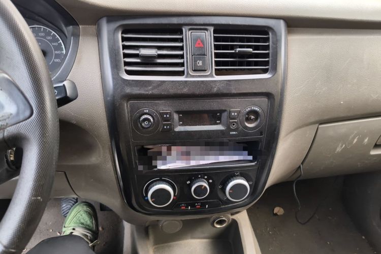 Used Wuling Rongguang V 2019 1.5L Standard Version China VI LAR Audio And AC Panel
