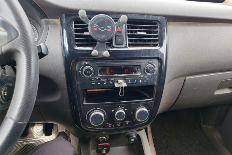 Used Wuling Rongguang V 2019 1.5L Standard Version China VI LAR Audio And AC Panel