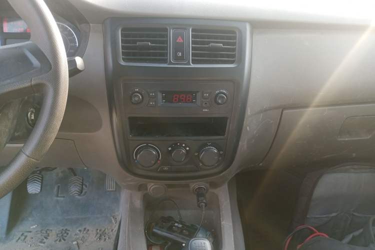 Used Wuling Rongguang V 2019 1.5L Practical Model China VI LAR Audio And AC Panel