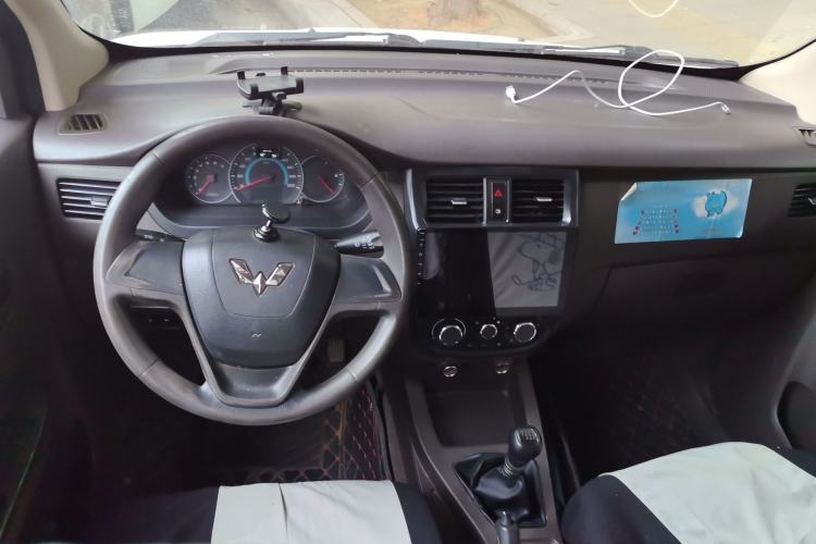 Used Wuling Rongguang V 2019 1.5L Standard Version China VI LAR Center Console