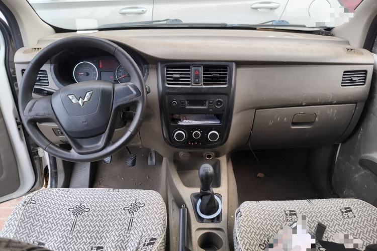 Used Wuling Rongguang V 2019 1.5L Standard Version China VI LAR Center Console