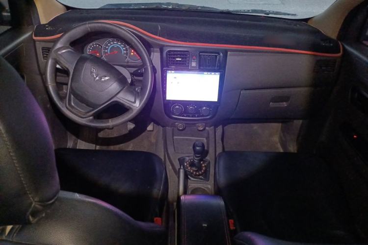 Used Wuling Rongguang V 2019 1.5L Standard Version China VI LAR Center Console