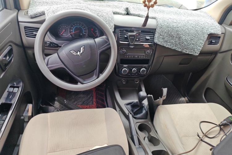 Used Wuling Rongguang V 2019 1.5L Standard Version China VI LAR Center Console