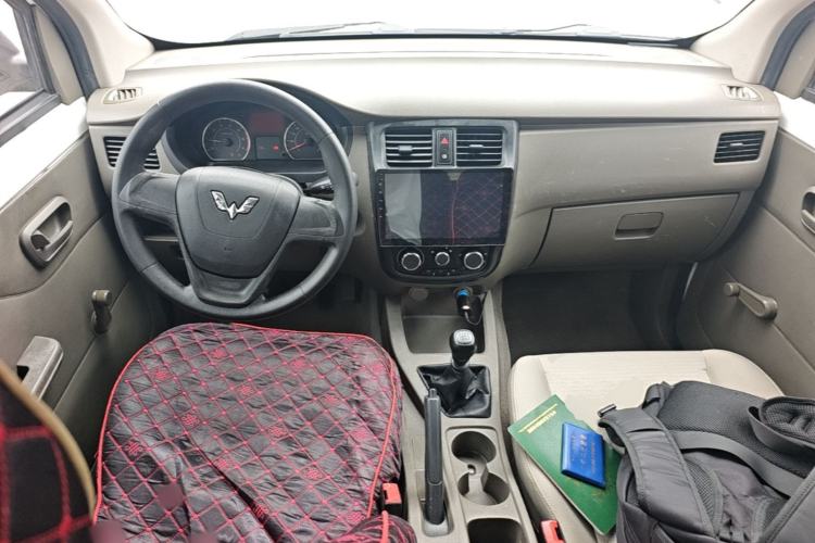 Used Wuling Rongguang V 2019 1.5L Practical Model China VI LAR Center Console