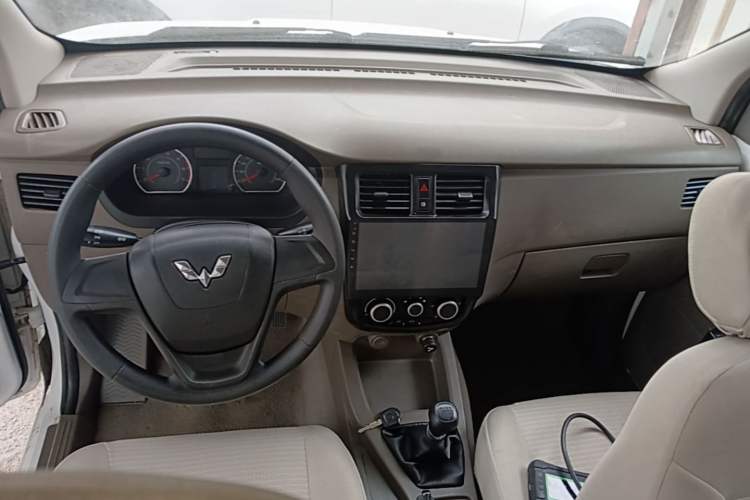 Used Wuling Rongguang V 2019 1.5L Practical Model China VI LAR Center Console