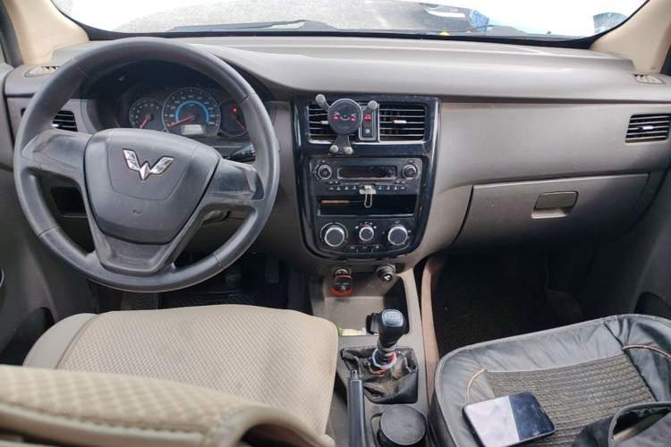 Used Wuling Rongguang V 2019 1.5L Standard Version China VI LAR Center Console