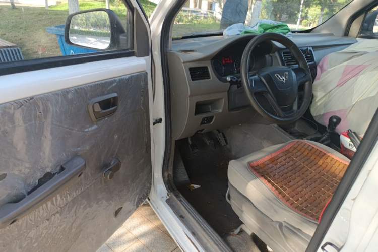 Used Wuling Rongguang V 2019 1.5L Window-Sealed Utility Model China VI LAR Driver Seat