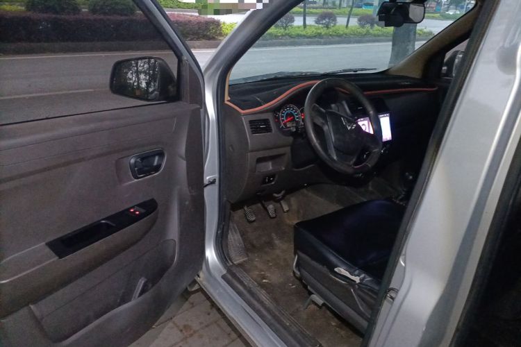 Used Wuling Rongguang V 2019 1.5L Standard Version China VI LAR Driver Seat