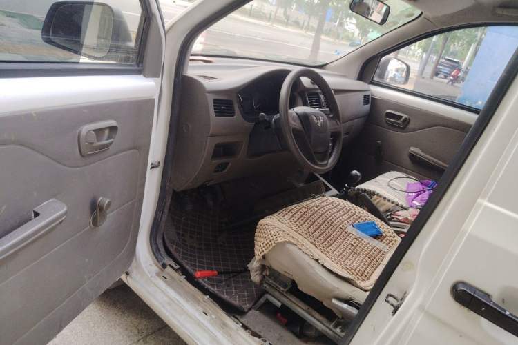 Used Wuling Rongguang V 2019 1.5L Practical Model China VI LAR Driver Seat