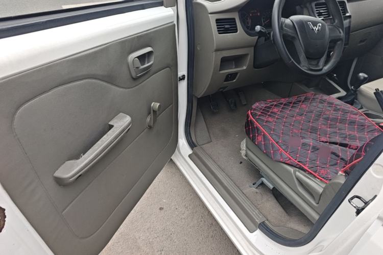 Used Wuling Rongguang V 2019 1.5L Practical Model China VI LAR Driver Seat