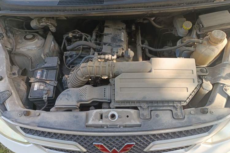 Used Wuling Rongguang V 2019 1.5L Window-Sealed Utility Model China VI LAR Engine Bay