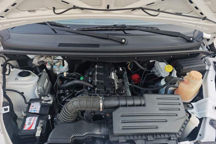 Used Wuling Rongguang V 2019 1.5L Window-Sealed Utility Model China VI LAR Engine Bay