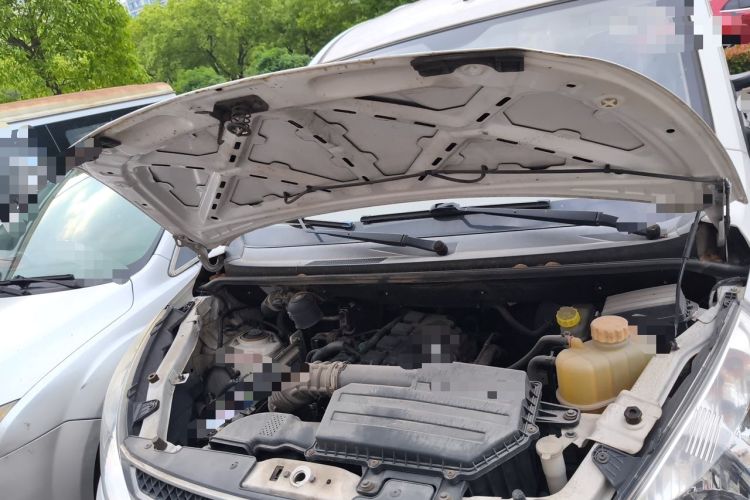 Used Wuling Rongguang V 2019 1.5L Standard Version China VI LAR Engine Bay