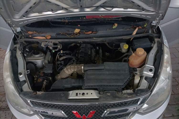 Used Wuling Rongguang V 2019 1.5L Standard Version China VI LAR Engine Bay