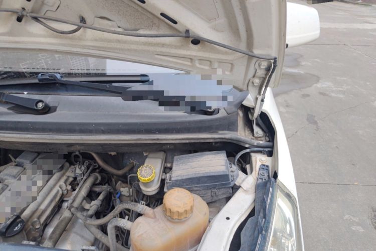 Used Wuling Rongguang V 2019 1.5L Standard Version China VI LAR Engine Bay Left