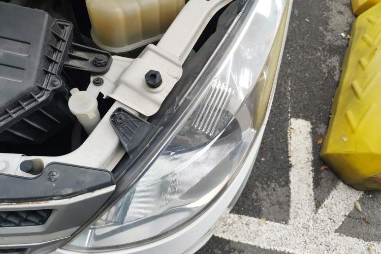 Used Wuling Rongguang V 2019 1.5L Practical Model China VI LAR Engine Bay Left