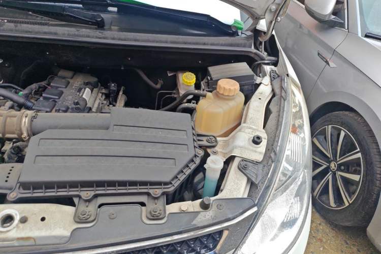 Used Wuling Rongguang V 2019 1.5L Standard Version China VI LAR Engine Bay Left