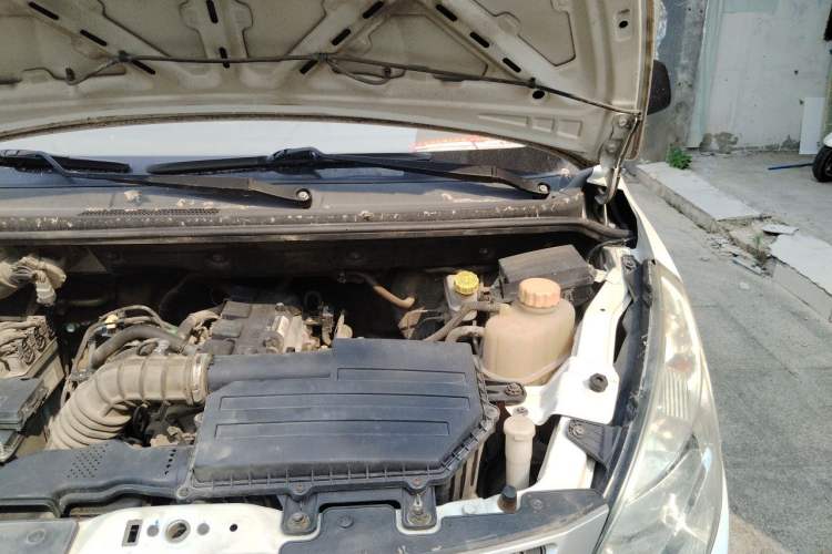 Used Wuling Rongguang V 2019 1.5L Practical Model China VI LAR Engine Bay Left