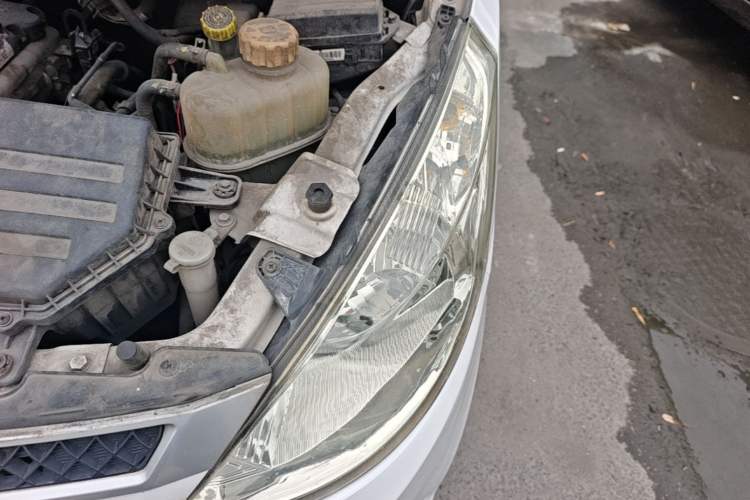 Used Wuling Rongguang V 2019 1.5L Practical Model China VI LAR Engine Bay Left