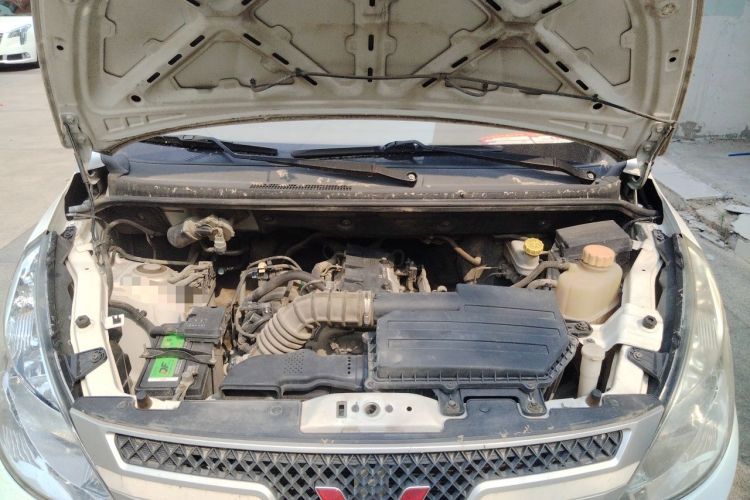 Used Wuling Rongguang V 2019 1.5L Practical Model China VI LAR Engine Bay