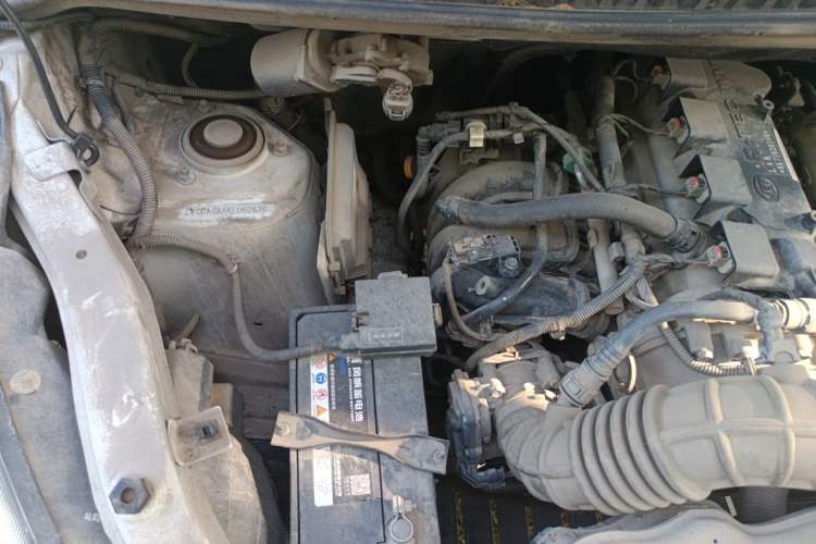 Used Wuling Rongguang V 2019 1.5L Window-Sealed Utility Model China VI LAR Engine Bay Right