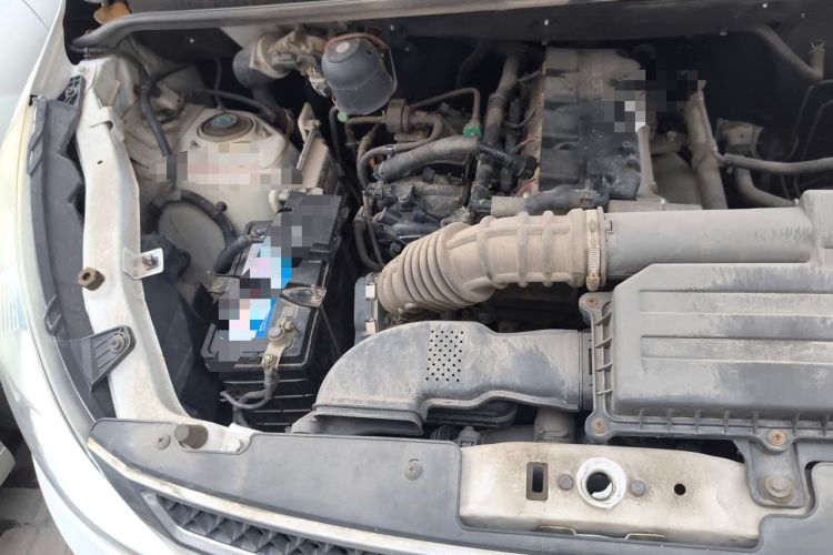Used Wuling Rongguang V 2019 1.5L Standard Version China VI LAR Engine Bay Right
