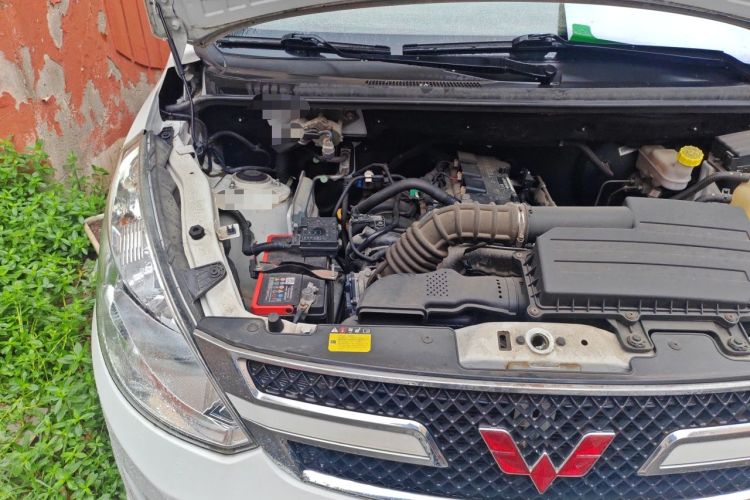 Used Wuling Rongguang V 2019 1.5L Standard Version China VI LAR Engine Bay Right